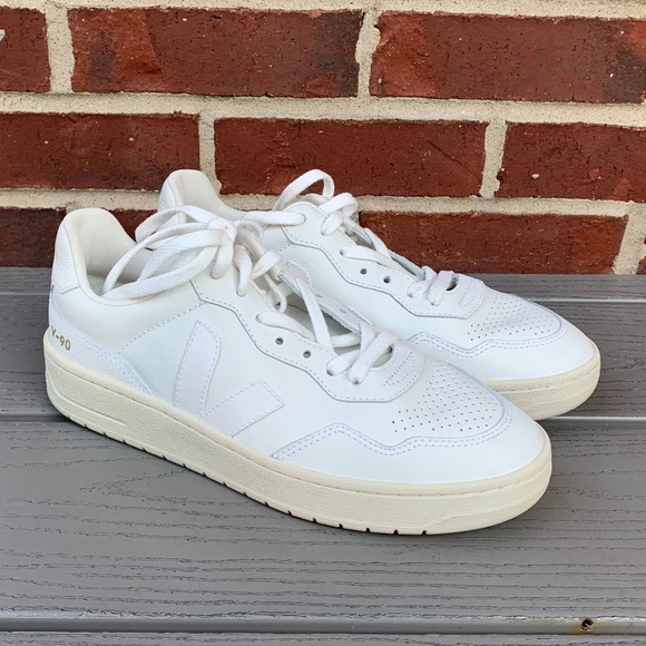 White Taupe V-90 Sneakers | VEJA Veja V-90 Low-Top Sneaker, 40/9